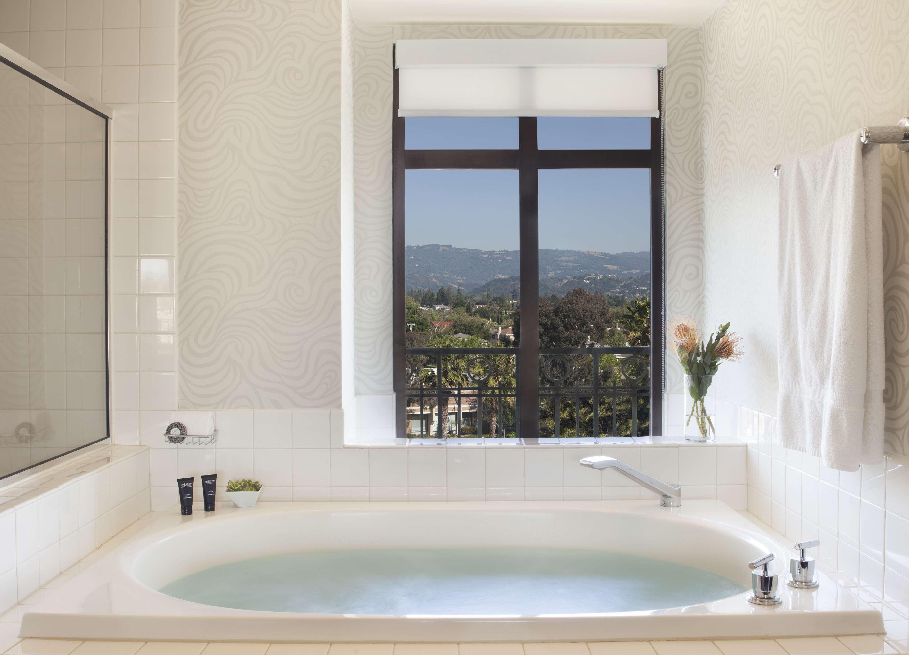 Juniper Hotel Cupertino, Curio Collection By Hilton Bagian luar foto