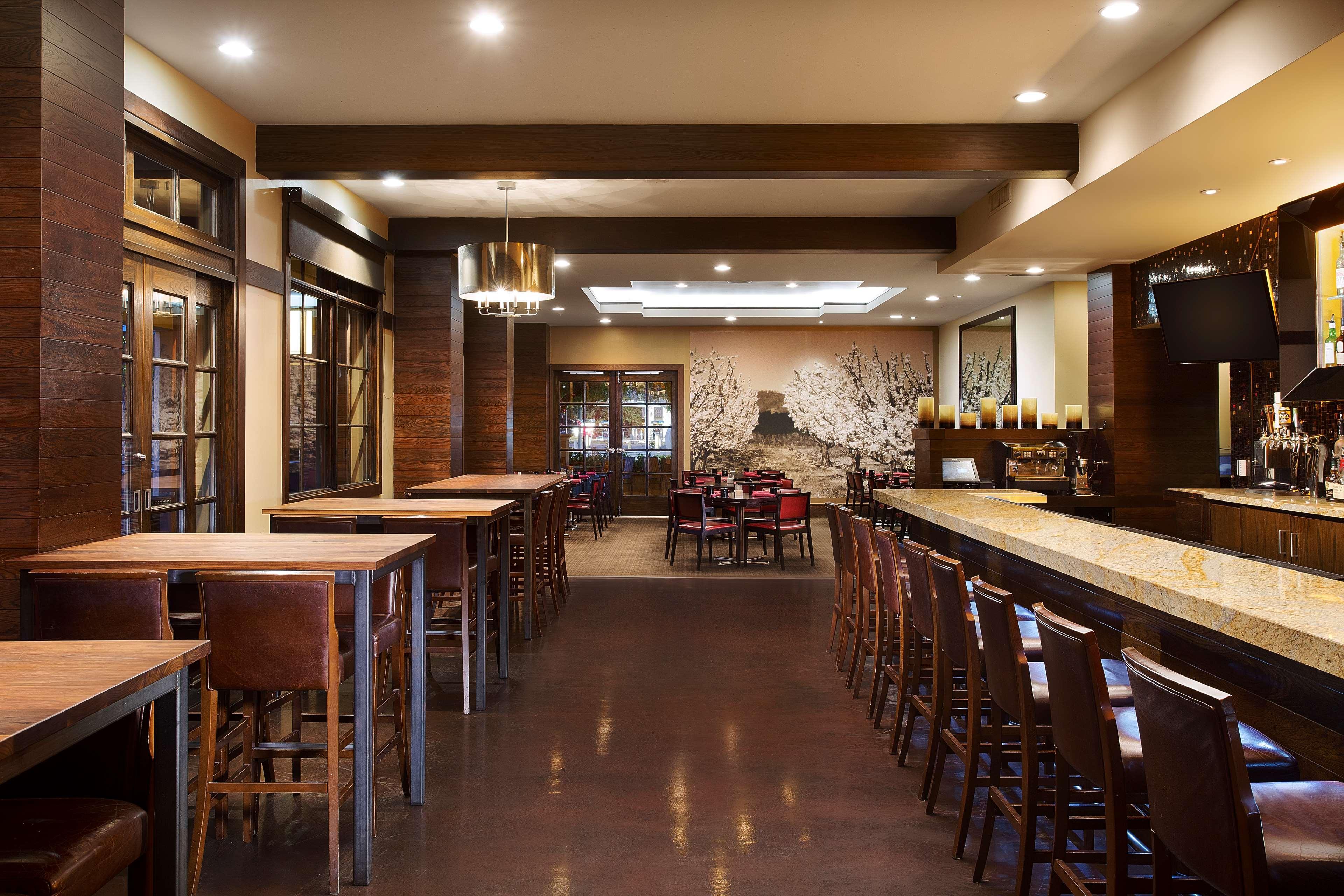 Juniper Hotel Cupertino, Curio Collection By Hilton Bagian luar foto