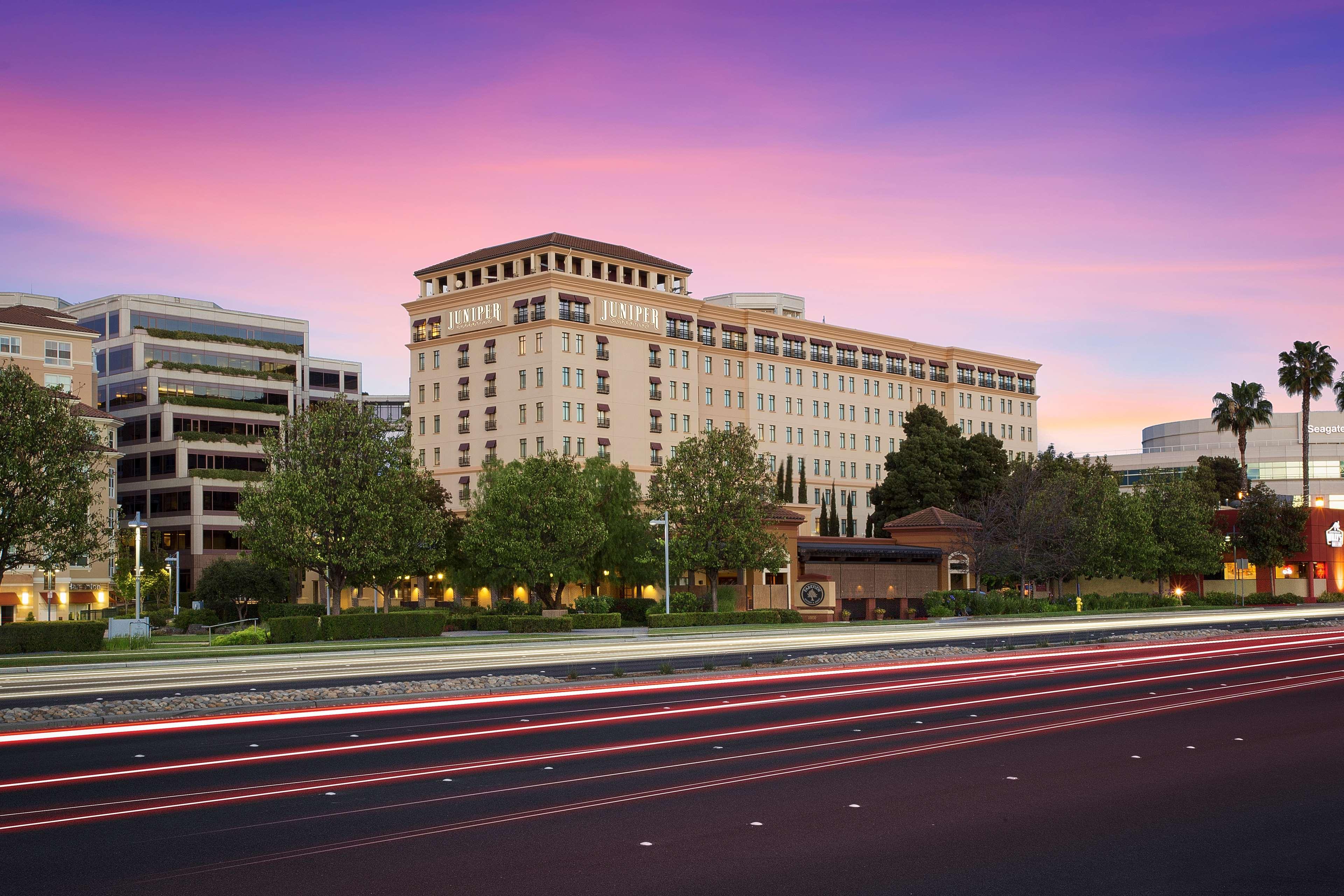 Juniper Hotel Cupertino, Curio Collection By Hilton Bagian luar foto