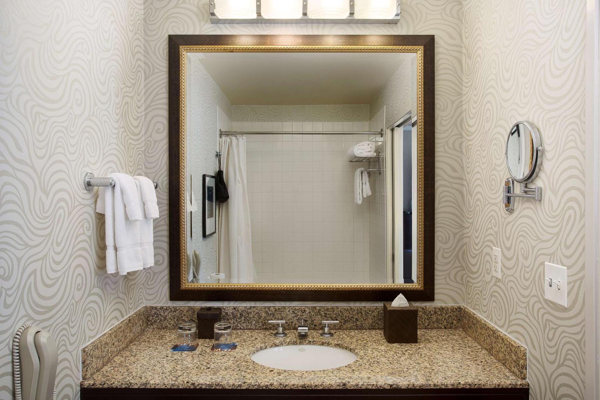 Juniper Hotel Cupertino, Curio Collection By Hilton Bagian luar foto