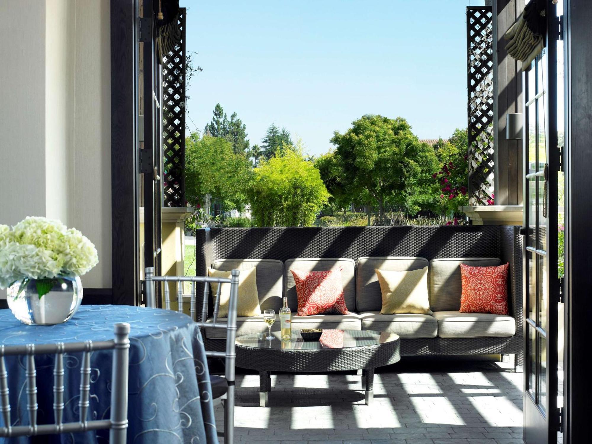 Juniper Hotel Cupertino, Curio Collection By Hilton Bagian luar foto