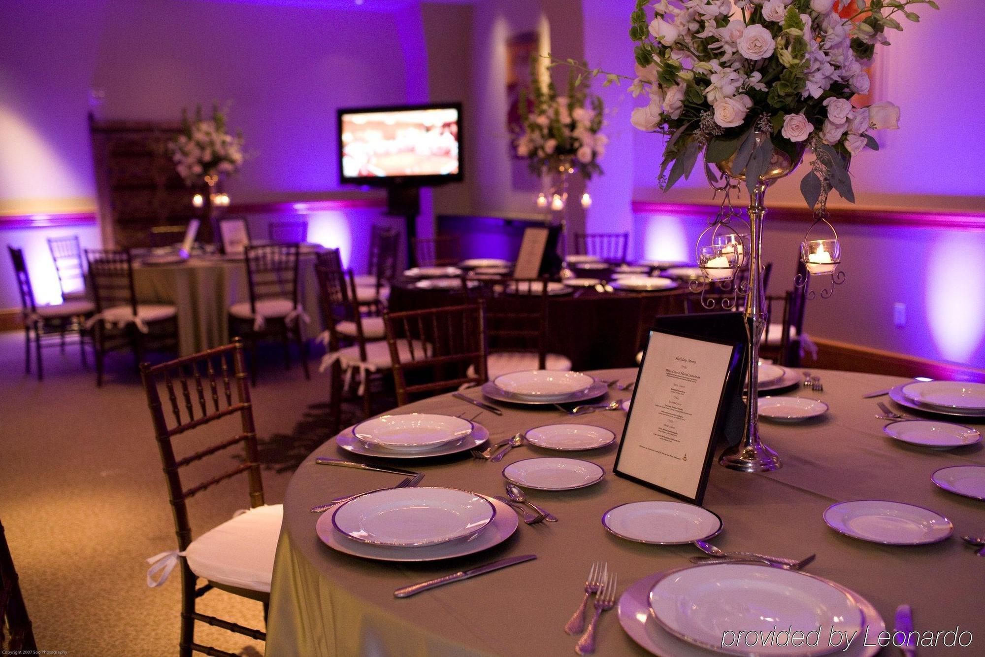 Juniper Hotel Cupertino, Curio Collection By Hilton Restoran foto