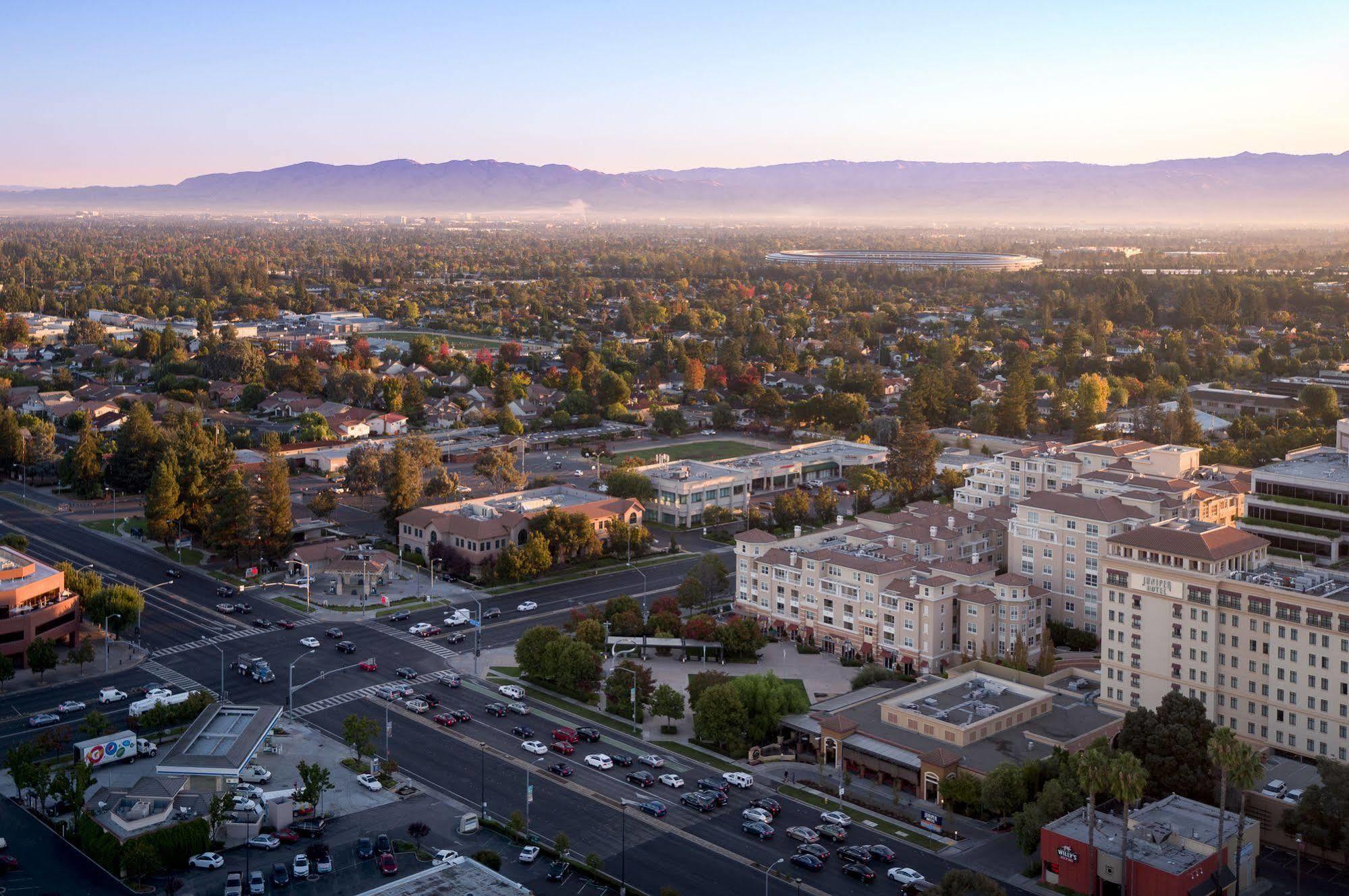 Juniper Hotel Cupertino, Curio Collection By Hilton Bagian luar foto
